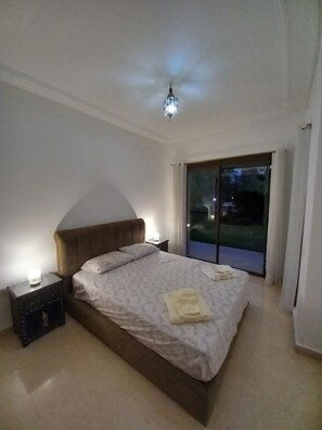 2 chambres, fer et planche à repasser, Wi-Fi, draps fournis