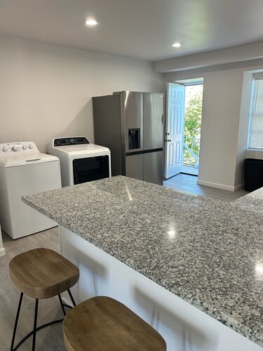 Metairie magic, 2 bedroom gem 