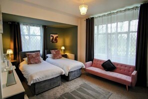 6 bedrooms, iron/ironing board, WiFi