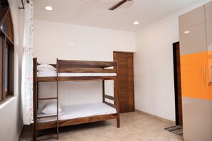 4 dormitorios, tabla de planchar con plancha, wifi y ropa de cama