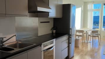 Jääkaappi, uuni, liesi, astianpesukone