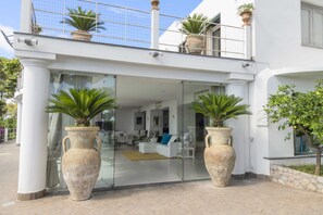 Exterior detail - Villa with Pool and 8 Double Bedrooms in Anacapri – by La Canostra Capri (Anacapri)