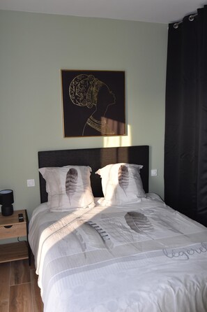 2 bedrooms, iron/ironing board, WiFi, bed sheets