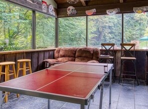 Games room - Heavenly Mountain View
Cozy condo on English Mtn. 1BR, family- friendly (Sevierville)