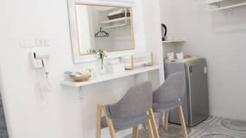 Comfort Studio, 1 Bedroom, Non Smoking, Garden View | Desk, laptop workspace, free WiFi