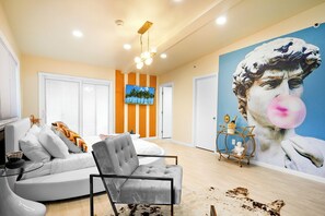 5 Schlafzimmer, Bügeleisen/Bügelbrett, Reisekinderbett, WLAN