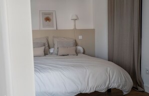 2 habitaciones, escritorio, tabla de planchar con plancha y wifi 