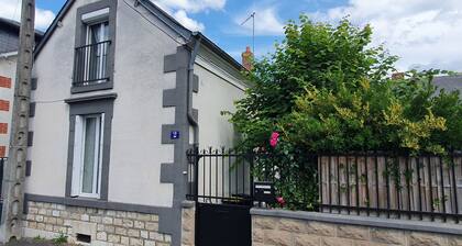 Maison de Ville Avec Jardin à 2 pas des Marais et Quelques mns du Centre-ville