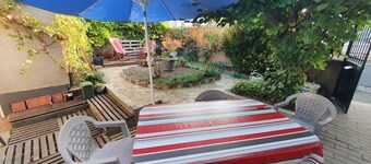 Maison de Ville Avec Jardin à 2 pas des Marais et Quelques mns du Centre-ville