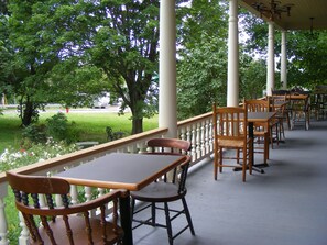 Terrace/patio - Auberge Comme au premier jour (Saint-Pacôme)