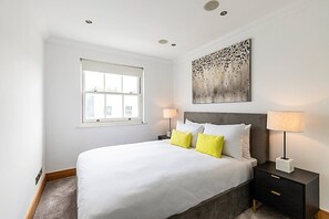 2 bedrooms, iron/ironing board, internet, bed sheets