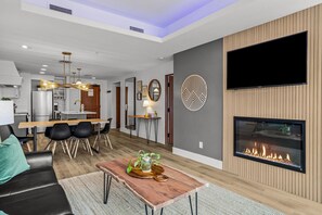 Smart TV, fireplace - Exquisite condo, Mountain Views (Canmore)