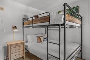 2 chambres, fer et planche à repasser, lit parapluie, Wi-Fi gratuit