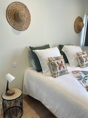Comfort Double Room, Garden View | Soundproofing, free WiFi - Constance de Bretagne  (Batz-sur-Mer)
