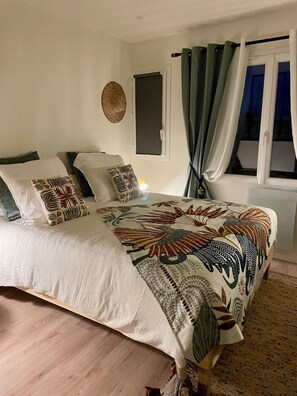 Comfort Double Room, Garden View | Soundproofing, free WiFi - Constance de Bretagne  (Batz-sur-Mer)