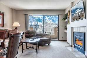 Télévision, cheminée