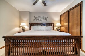 1 bedroom, desk, iron/ironing board, travel crib - Spacious Seasons Vacation Home Steps To Lift (Avon)