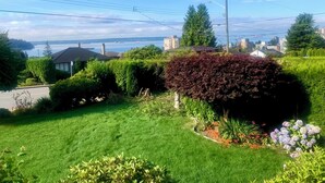 Unclassified image, 2 of 17, button - Comfy Room . (West Vancouver)