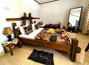 Habitación triple exclusiva, balcón, en la zona del jardín | Escritorio, espacio para trabajar con un portátil, wifi gratis