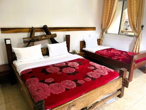 Tremannsrom – comfort, balkong, hageområde | Skrivebord, skrivebord for bærbar PC og wi-fi (inkludert)