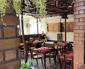 Restaurant - Homefeeling Neneu Lodge (Moshi)