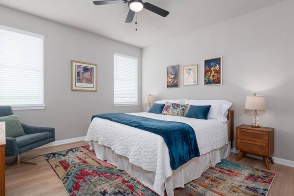 3 عدّة غرف نوم ومكتب ومكواة/لوح كي وسرير سفر