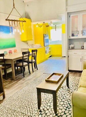 Interior - 5 stars 3 BR Condo " Cold Play-Yellow" (Corpus Christi)