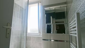 Shower, towels
