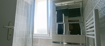 Maison Avec Jardin Proche Centre Ville, 15 min de la Plage, 25 min de Brest