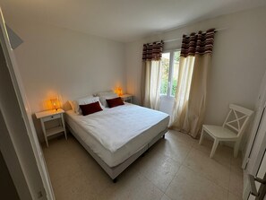 2 bedrooms, desk, iron/ironing board, free WiFi - T3 Avec Jardin & Parking - Mer, Soleil et Tout à Pied (Cavalaire-sur-Mer)