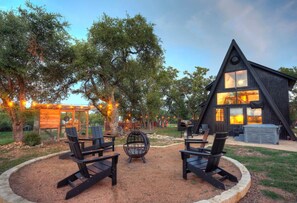 Property grounds - NEW Treehouse at Link Lane 2 Acres w Hot Tub (Wimberley)