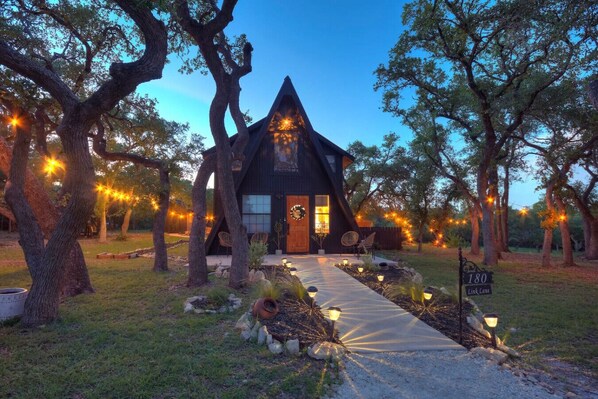Exterior - NEW Treehouse at Link Lane 2 Acres w Hot Tub (Wimberley)
