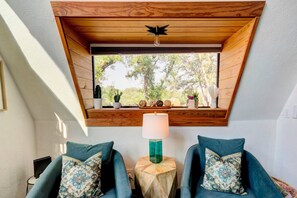 Interior - NEW Treehouse at Link Lane 2 Acres w Hot Tub (Wimberley)