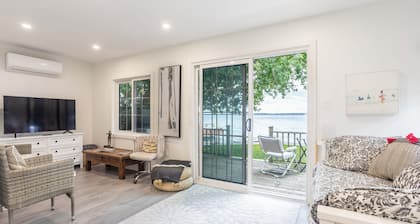 Cozy Cottage with all the amenities on Lake Ontario