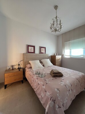 3 bedrooms, iron/ironing board, WiFi, bed sheets - Calma House Ibiza, next to the sea, ideal for families  (Sant Josep de sa Talaia)