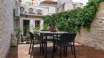 Basic Studio, Patio | Terrace/patio