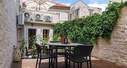 Oleander Center Suites