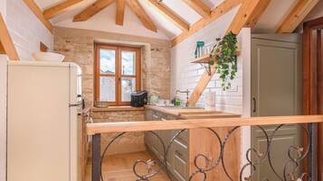 Leilighet | Eget kjøkken | Minikjøleskap, mikrobølgeovn, kaffetrakter/tekoker og vannkoker