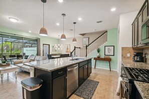 Refrigerador, microondas, horno, lavavajillas