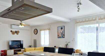 Villa Avec Piscine au Coeur D'une Station Balnéaire