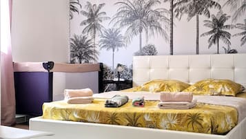 3 chambres, bureau, fer et planche Ă repasser, lit parapluie