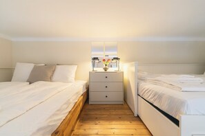 2 bedrooms, iron/ironing board, free WiFi, bed sheets