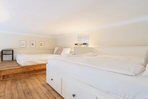 2 bedrooms, iron/ironing board, free WiFi, bed sheets - Budapest Bliss: Gracious Retreat (Budapest)
