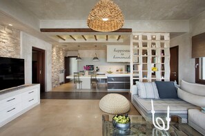 TV - Family and Big Companies Friendly House in Santorini! (Santorini)