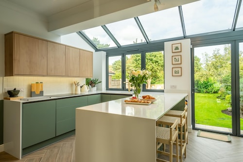 The Birdie- Sleeps 5 guests