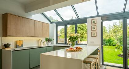 The Birdie- Sleeps 5 guests