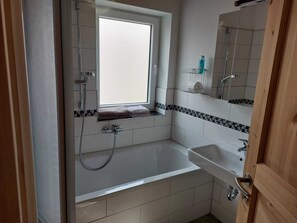 Handtücher, Seife, Toilettenpapier