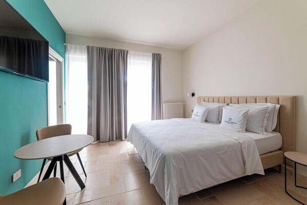 Elite Double Room | In-room safe, laptop workspace, blackout drapes, soundproofing - DIMORA GARIBALDI (Peschici)