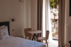 Suite Exclusive | Zimmersafe, laptopgeeigneter Arbeitsplatz, Verdunkelungsvorhänge