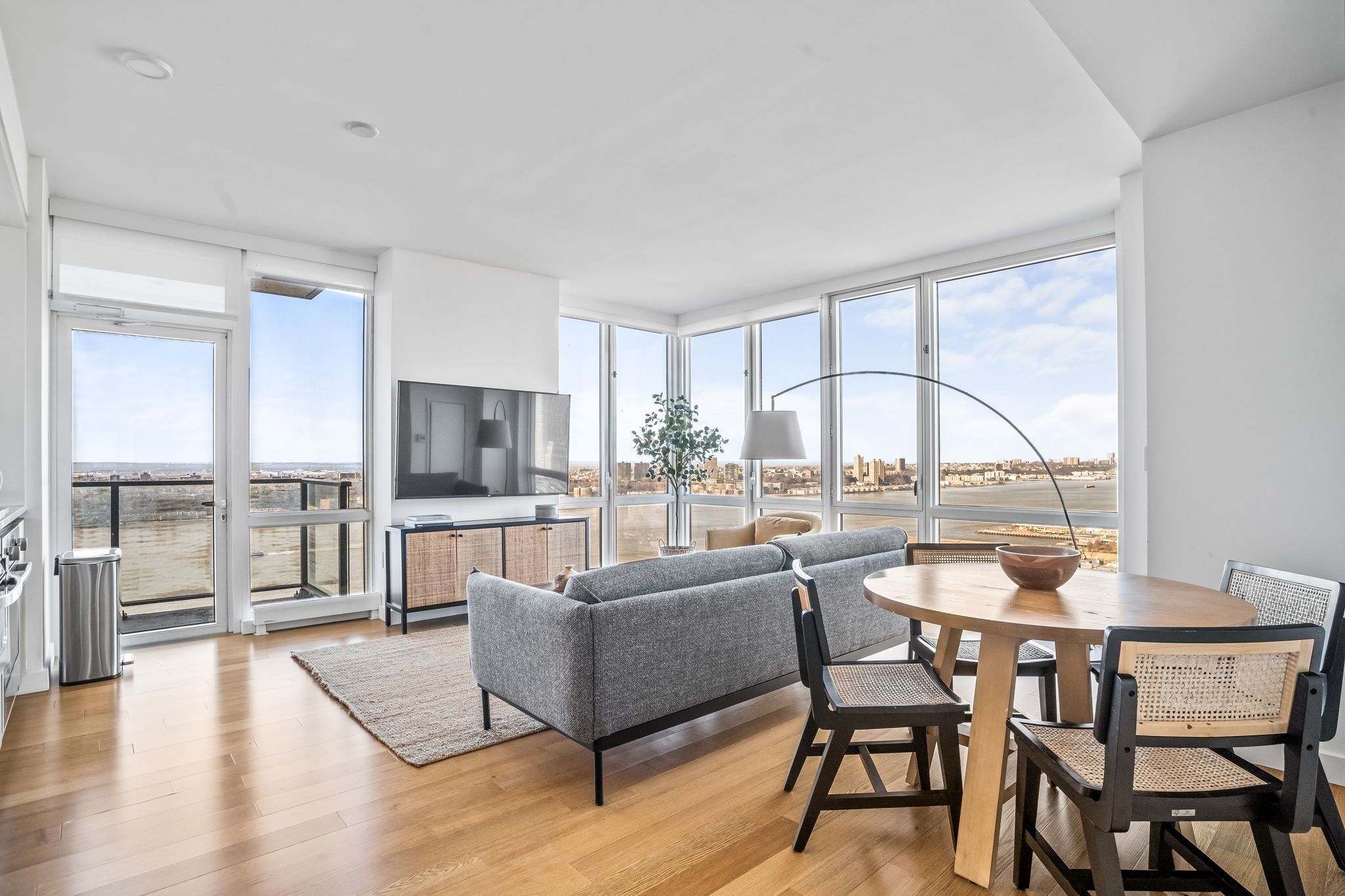 Luxury 2 bedroom 2 bath Near Time Square and Hudson yards